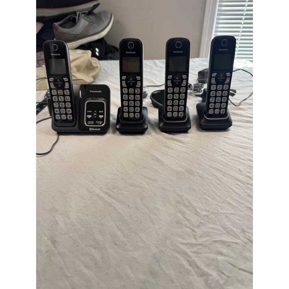 Panasonic KX-TGD560 Bluetooth Cordless Phone 4 Handsets Answering Machine